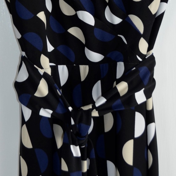 White House Black Market Fit & Flare Dress, 6
Excellent only worn once. - Picture 8 of 8